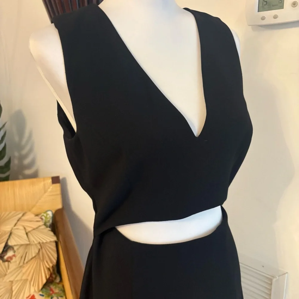 FRENCH CONNECTION Black Whisper V neck Cut Out Dress! Sleeveless. Lined. NEW! 8
